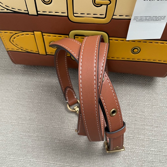 Coach Cashin Carry Bag 22 With Trompe L'oeil Print New - Picture 10 of 14